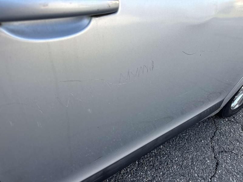 Argento Usata 2006 Citroën C4 Tre volumi | 2900 € (Cara) - Immagine 1/4