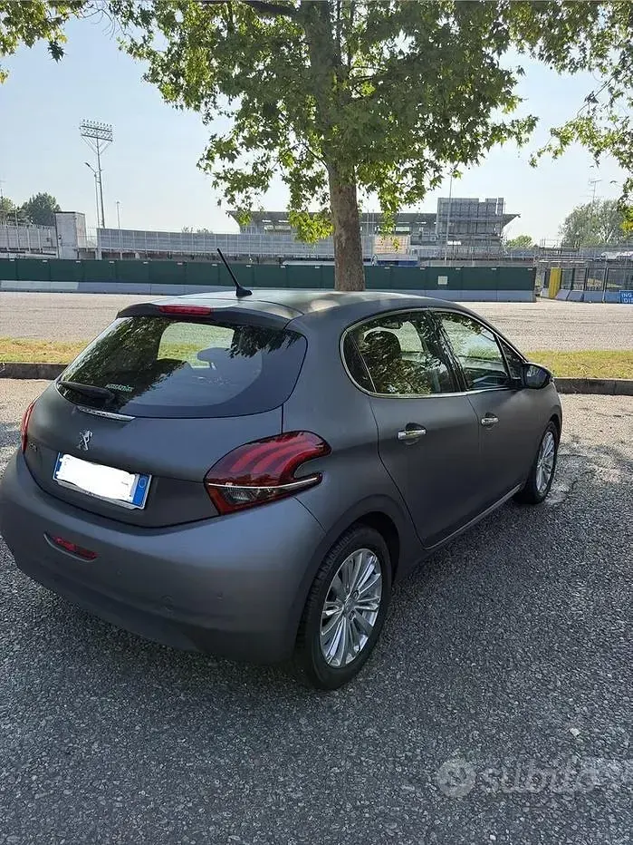 Usata Peugeot 208 Allure 75 CV (55 kW) 2017 Grigio Utilitaria