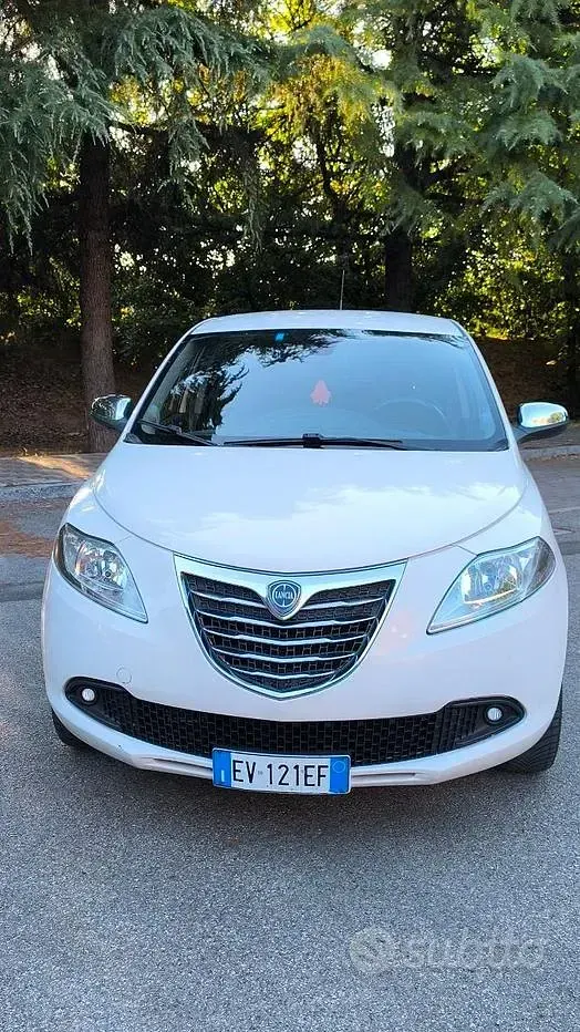 Usata Lancia Ypsilon 85 CV (62 kW) 2014 Bianco Utilitaria