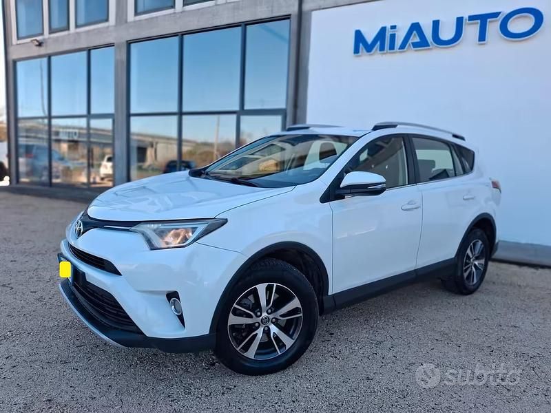 Usata Toyota RAV4 Style 143 CV (105 kW) 2017 Bianco SUV