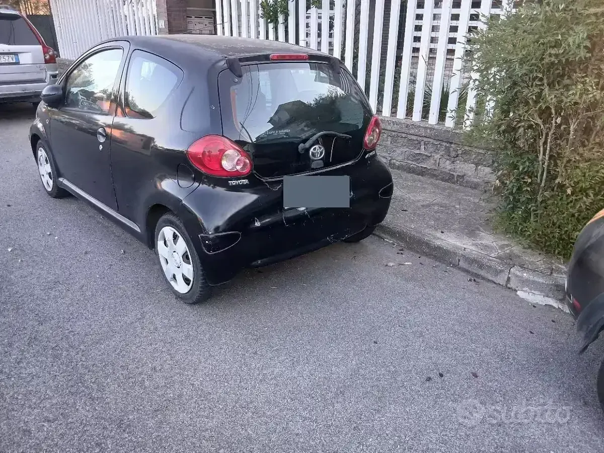 Usata Toyota Aygo 68 CV (50 kW) 2007 Nero Utilitaria