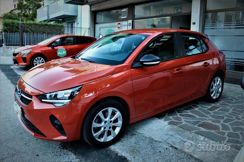 Usata Opel Corsa Edition 102 CV (75 kW) 2022 Arancione Berlina