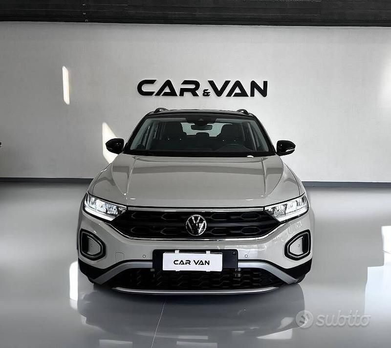 Usata VW T-Roc Life 110 CV (80 kW) 2024 Nero SUV