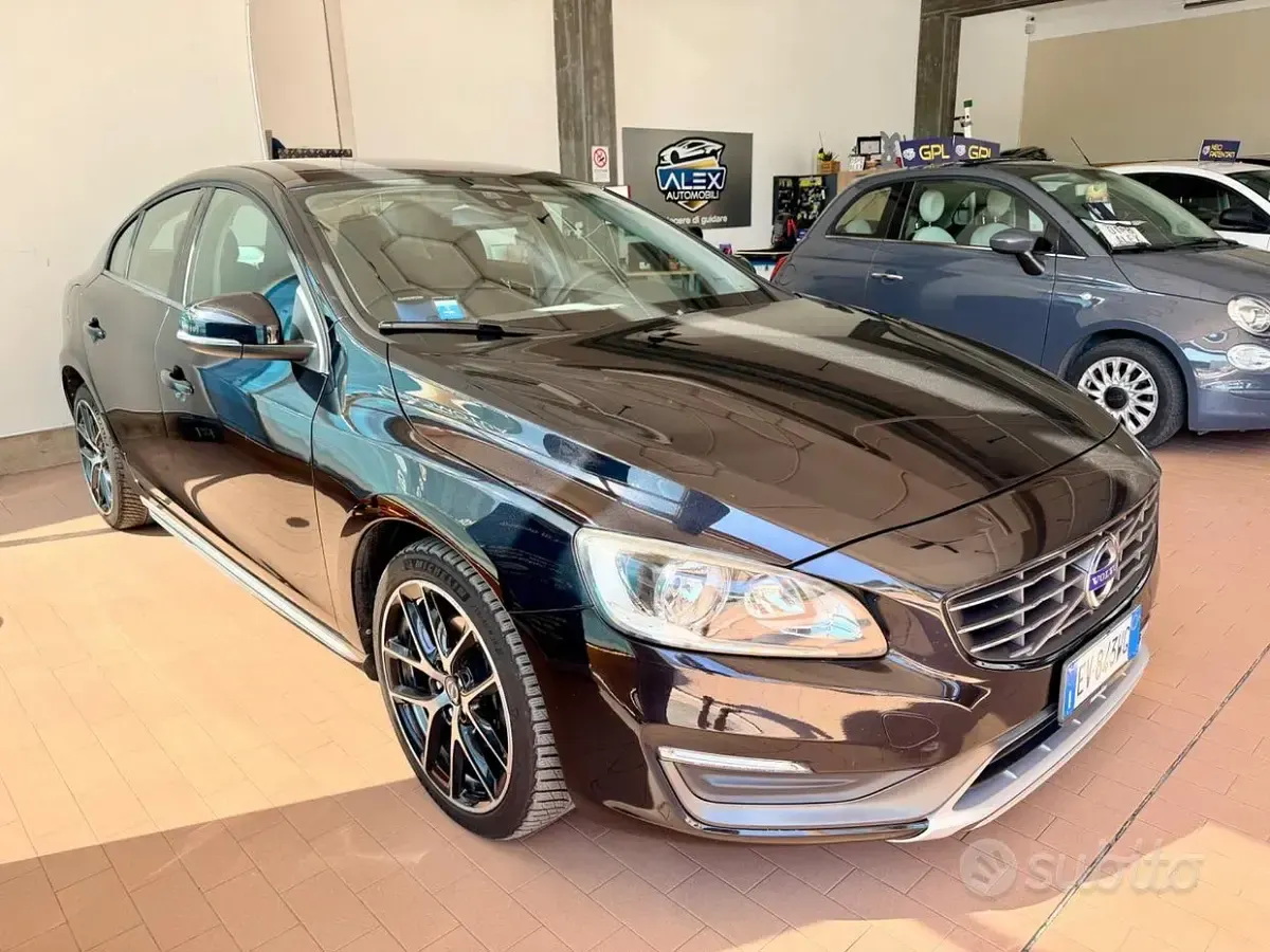 Usata Volvo S60 136 CV (100 kW) 2014 Nero Berlina