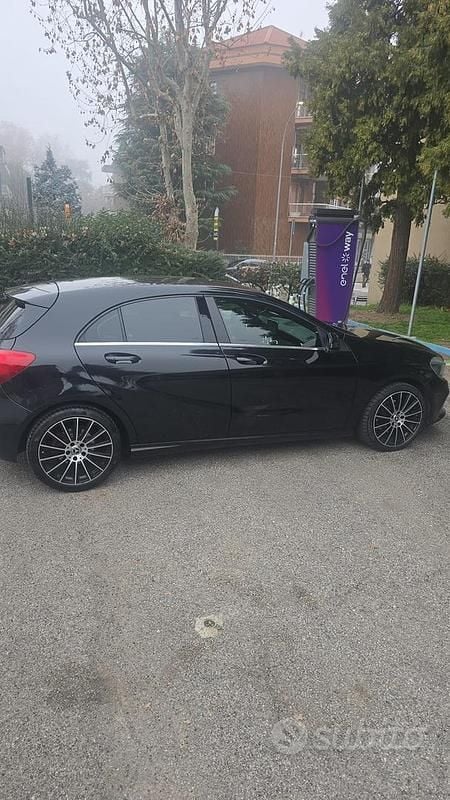 Usata Mercedes A160 102 CV (75 kW) 2018 Nero Berlina