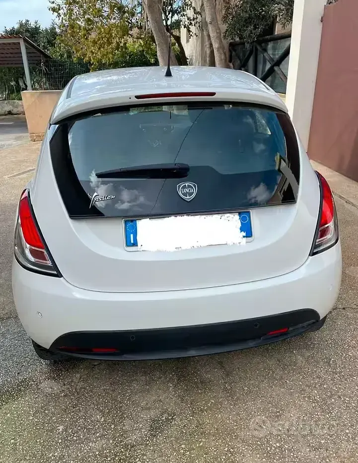 Usata Lancia Ypsilon 69 CV (50 kW) 2011 Bianco Utilitaria