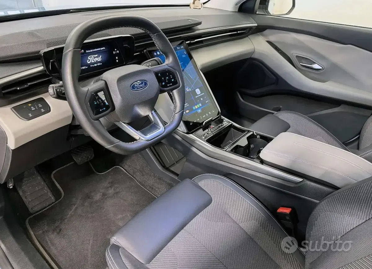 Usata Ford Explorer 88 kW (121 CV) 2024 Blu SUV