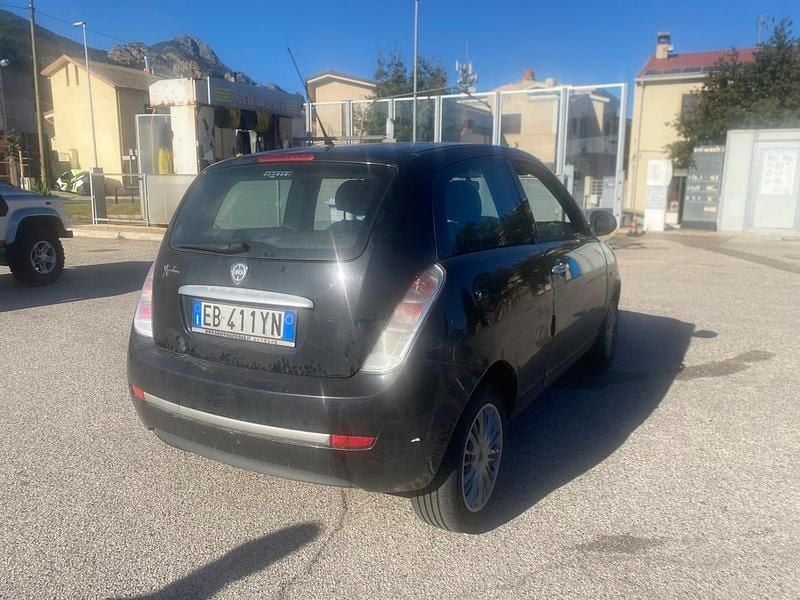 Usata Lancia Ypsilon 75 CV (55 kW) 2010 Nero Utilitaria
