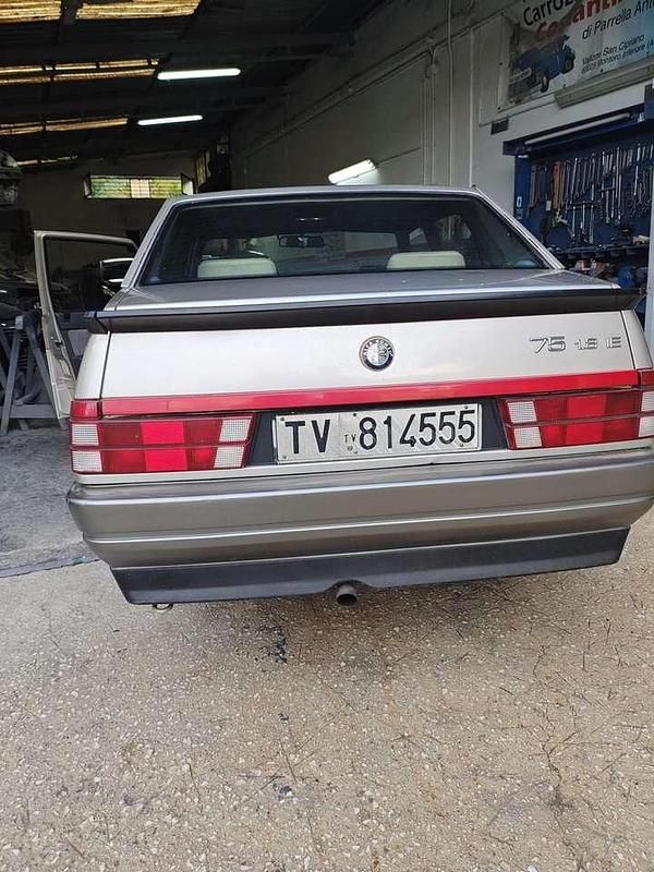 Usata Alfa Romeo 75 120 CV (88 kW) 1989 Other Berlina