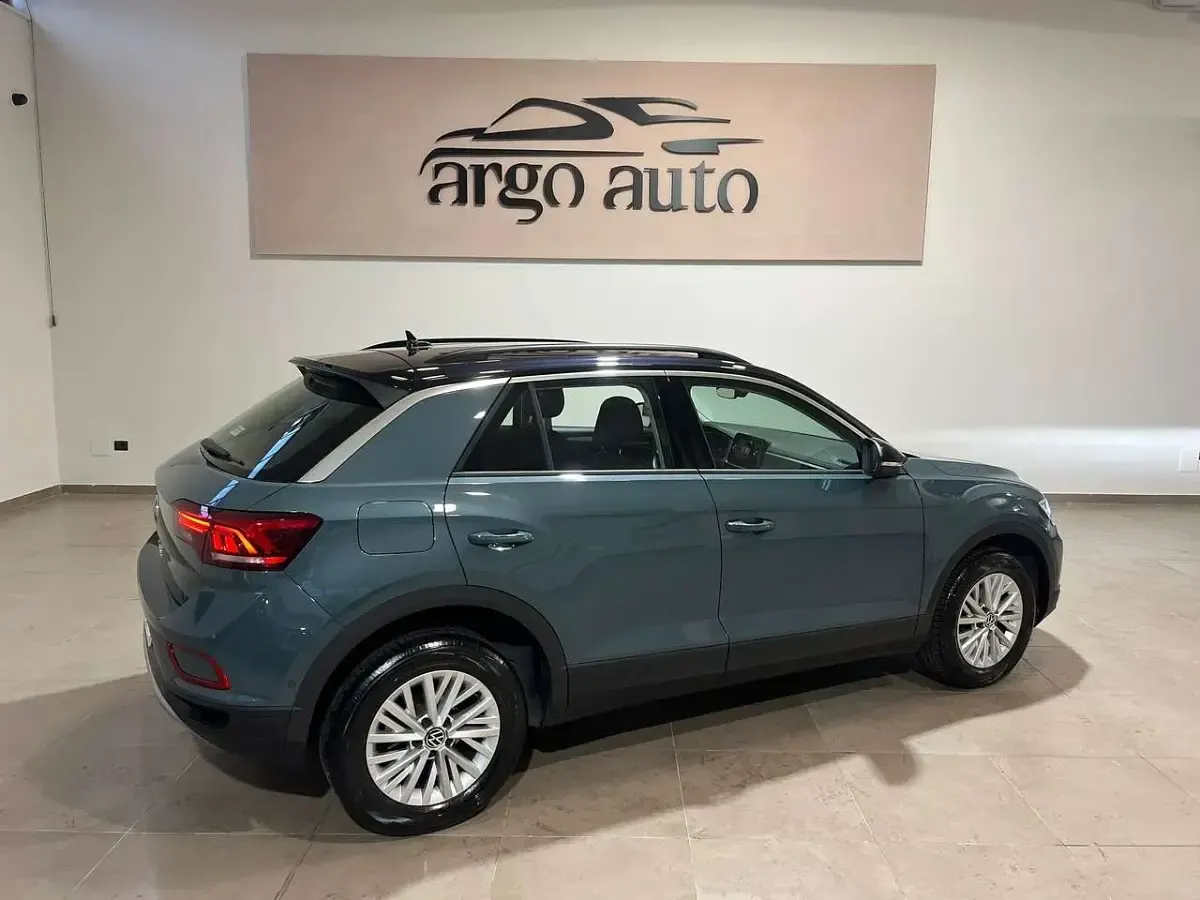 Usata VW T-Roc Life 110 CV (80 kW) 2022 Blu/azzurro SUV