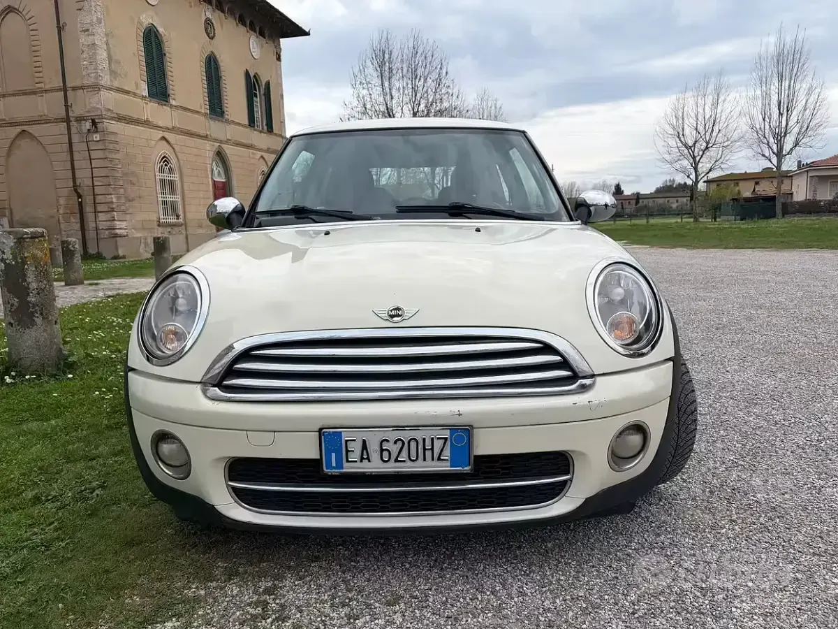 Usata Mini Cooper D 109 CV (80 kW) 2010 Beige Utilitaria
