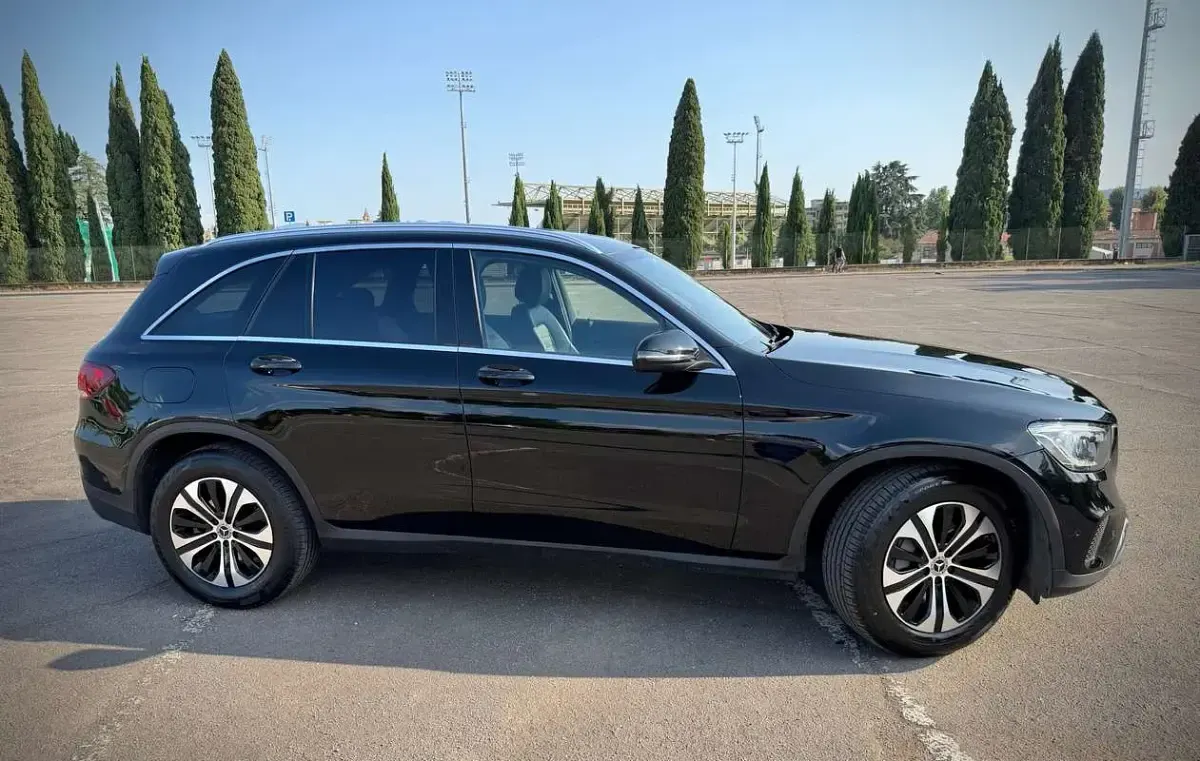 Usata Mercedes GLC220 Premium 194 CV (142 kW) 2020 Nero SUV