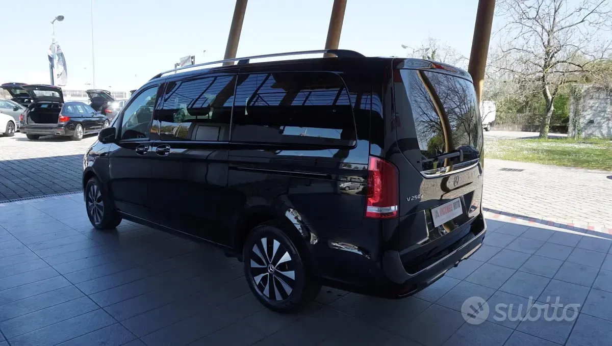 Usata Mercedes V250 Premium 190 CV (139 kW) 2024 Nero Monovolume