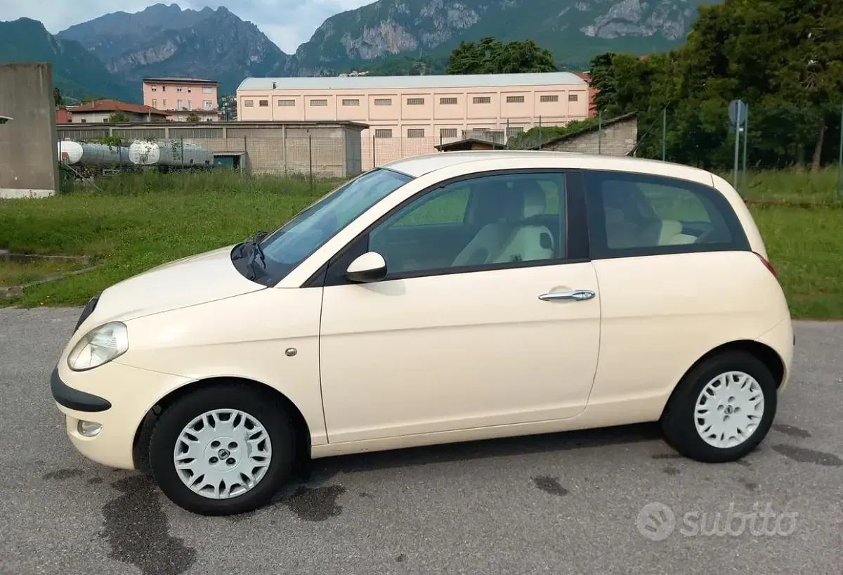 Usata Lancia Ypsilon 60 CV (44 kW) 2006 Utilitaria