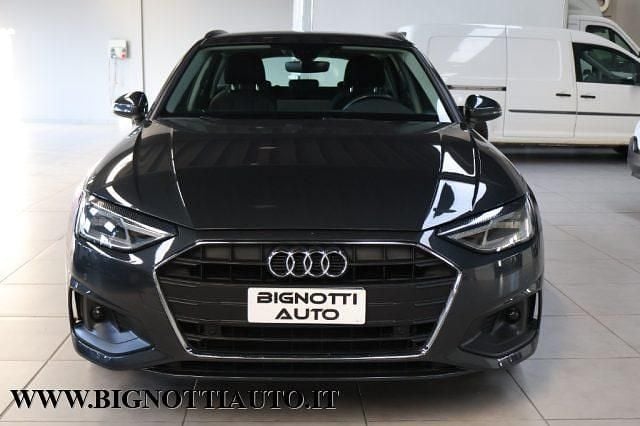 Begagnad Audi A4 Business 163 HK (119 kW) 2021 Grå Kombi