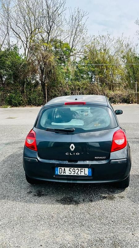 Usata Renault Clio II Luxe 86 CV (63 kW) 2006 Nero Berlina