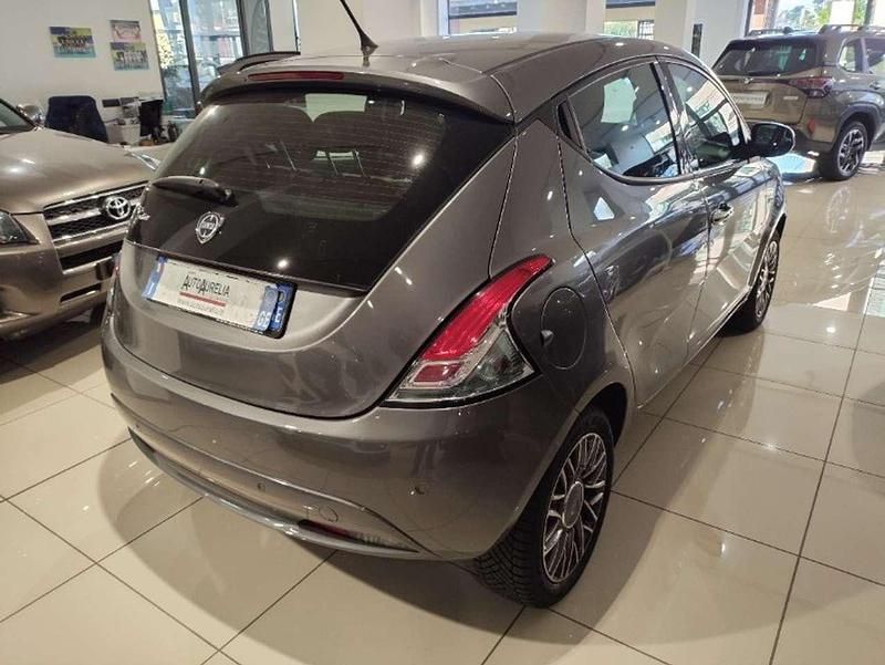 Usata Lancia Ypsilon Gold 69 CV (50 kW) 2018 Grigio Utilitaria