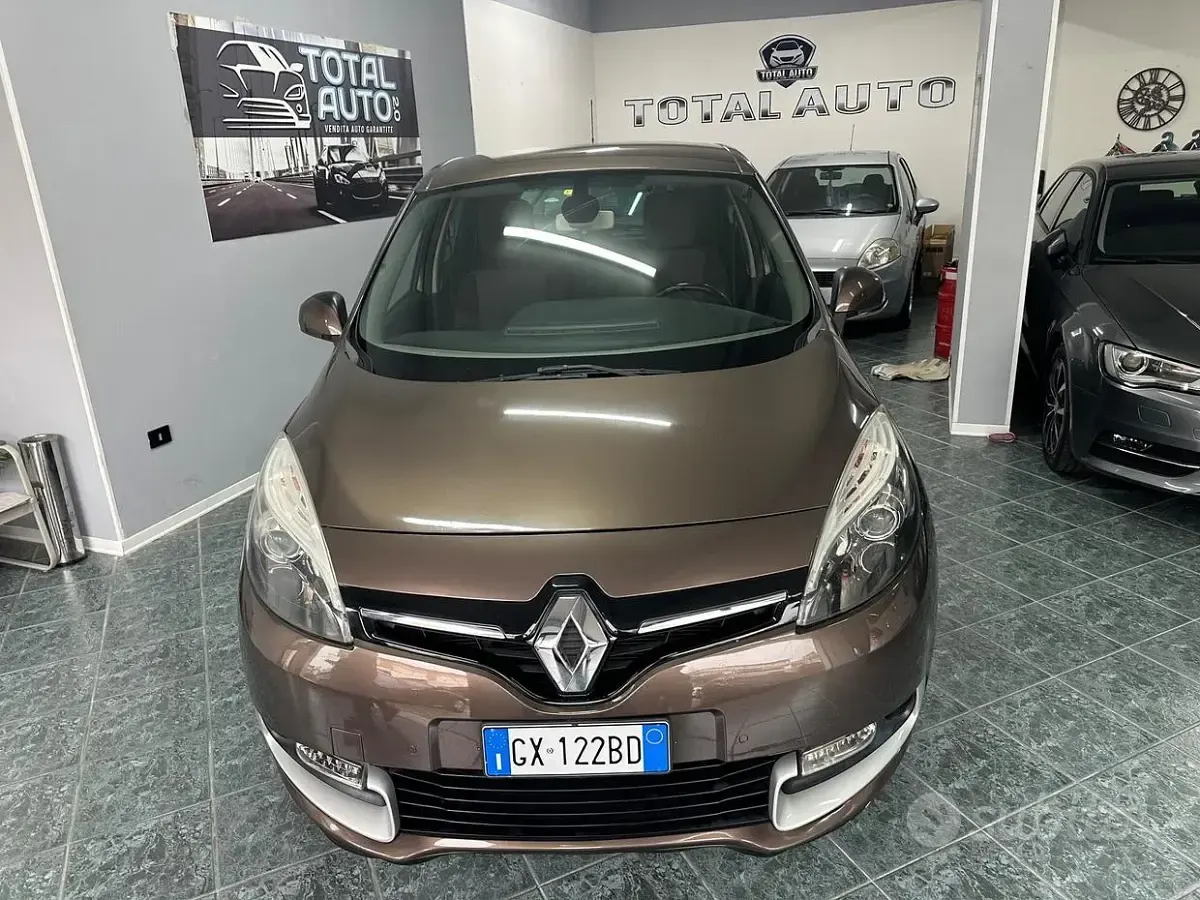 Käytetty Renault Scenic E-Tech XMOD 95 HP (69 kW) 2014 Ruskea Tila-auto