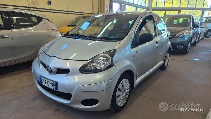 Usata Toyota Aygo Sol 68 CV (50 kW) 2010 Grigio Utilitaria