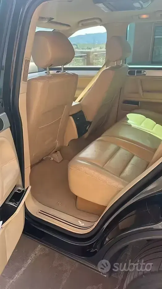 Usata VW Touareg 224 CV (164 kW) 2007 Nero SUV