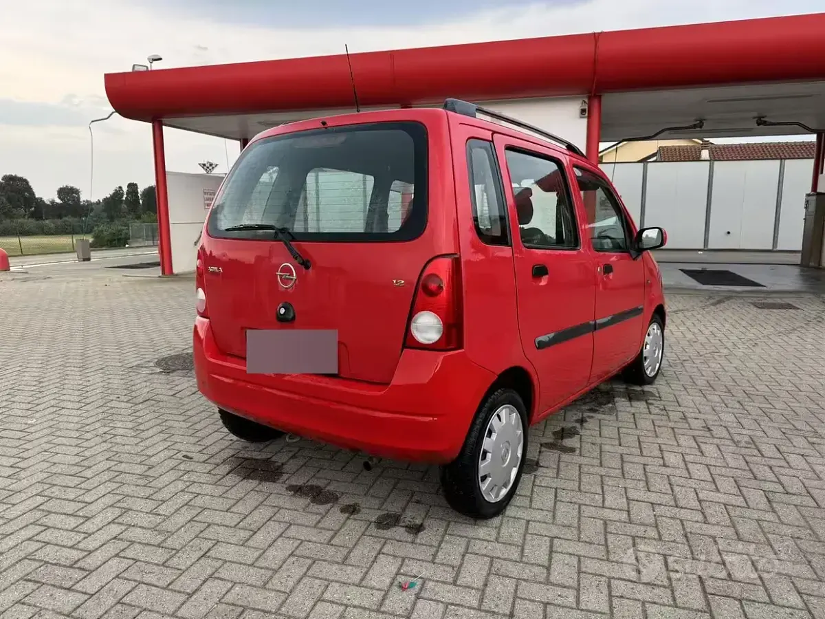 Usata Opel Agila 75 CV (55 kW) 2003 Rosso Monovolume