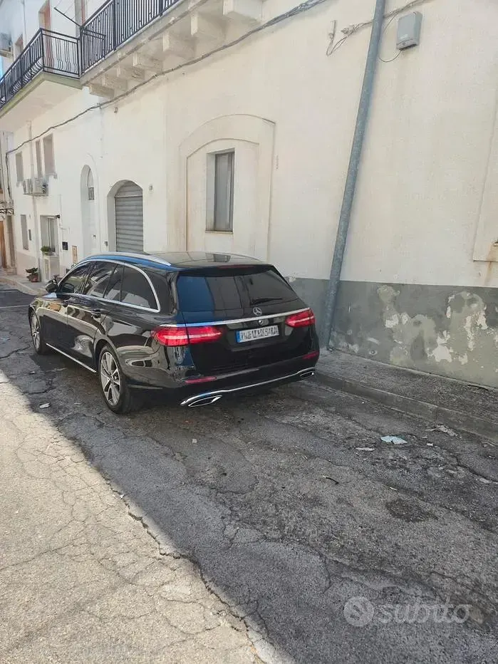 Usata Mercedes E220 194 CV (142 kW) 2021 Nero Station wagon
