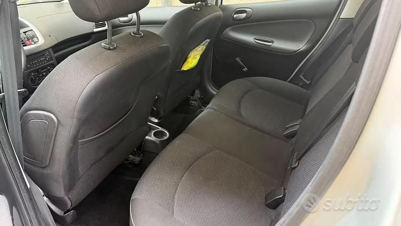 Usata Peugeot 206 68 CV (50 kW) 2010 Utilitaria