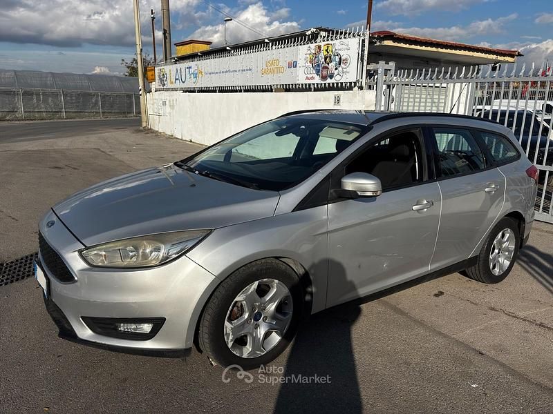 Argento Usata 2015 Ford Focus Station wagon | 7900 € (Buon prezzo) - Immagine 1/4