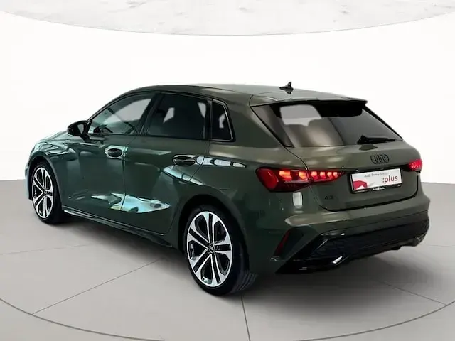 Usata Audi A3 S-Line 150 CV (110 kW) 2025 Verde distretto metallizzato Berlina