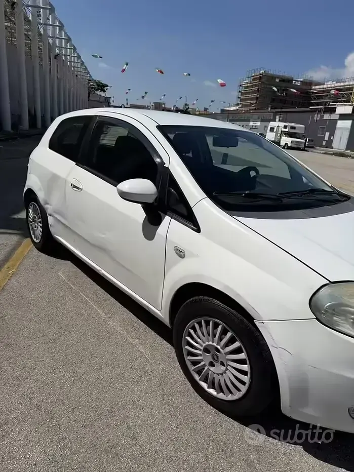 Usata Fiat Grande Punto 75 CV (55 kW) 2006 Utilitaria