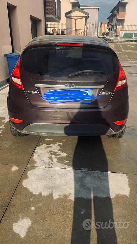 Usata Ford Fiesta 96 CV (70 kW) 2010 Rosso Utilitaria
