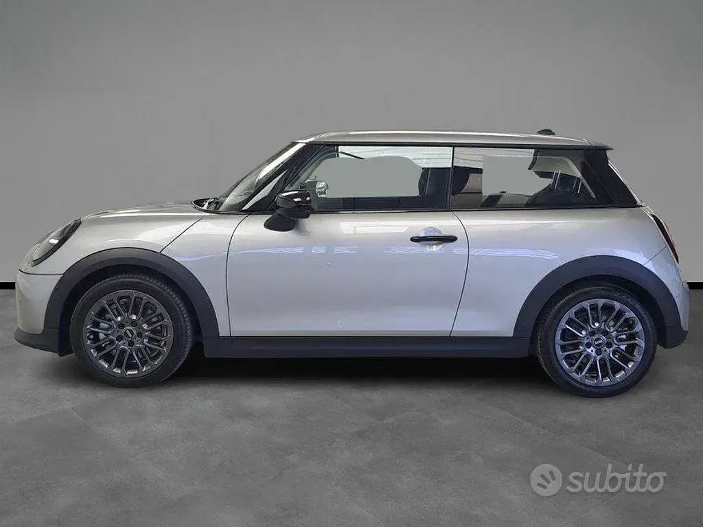 Usata Mini Cooper Essential 156 CV (114 kW) 2024 Grigio Utilitaria