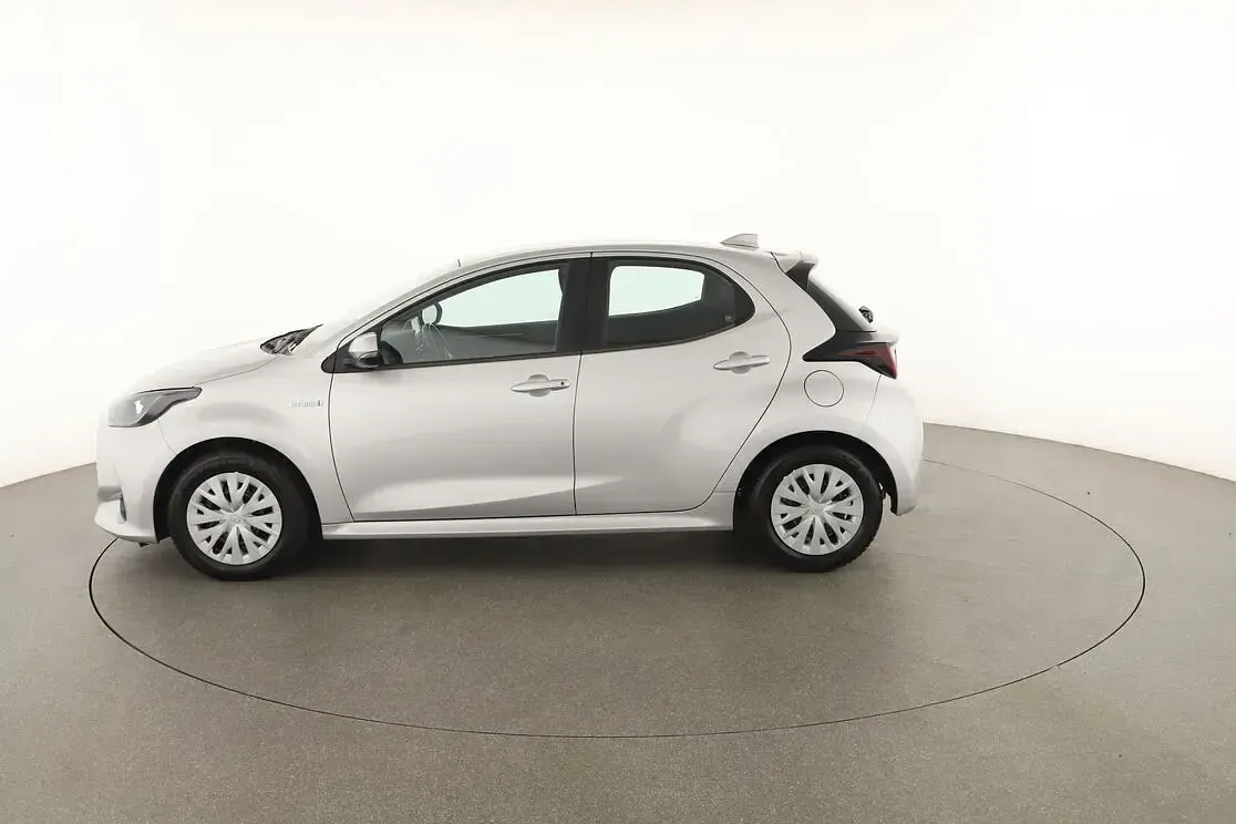 Usata Toyota Yaris Active 116 CV (85 kW) 2021 Argento Utilitaria