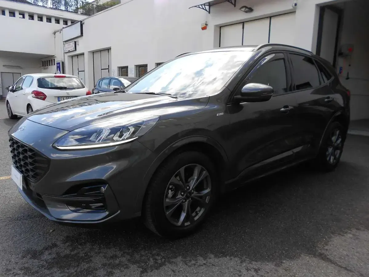 Usata Ford Kuga ST-Line 152 CV (111 kW) 2022 Grigio scuro metallizzato SUV