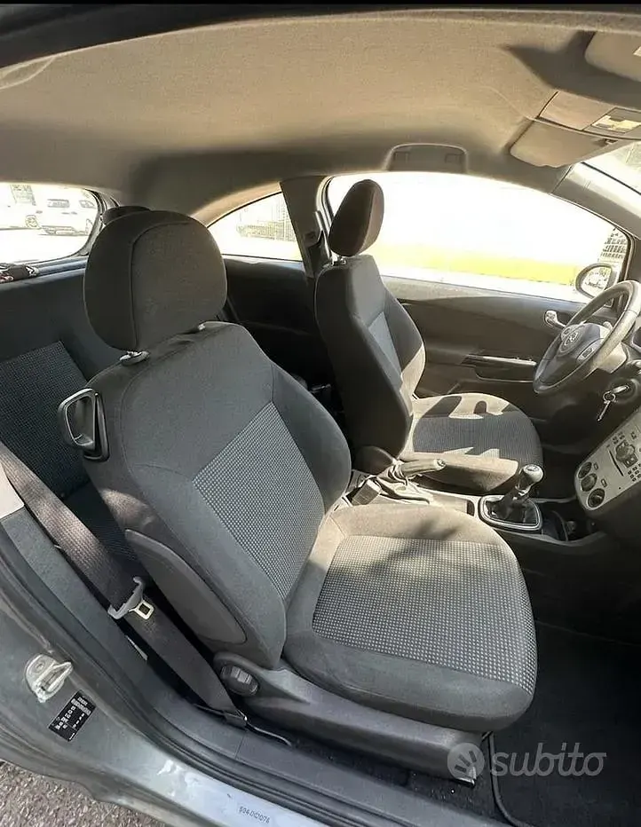 Usata Opel Corsa 65 CV (47 kW) 2012 Grigio Utilitaria