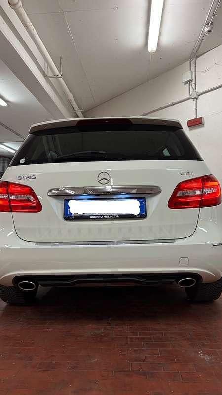 Usata Mercedes B180 Premium 116 CV (85 kW) 2013 Bianco Utilitaria