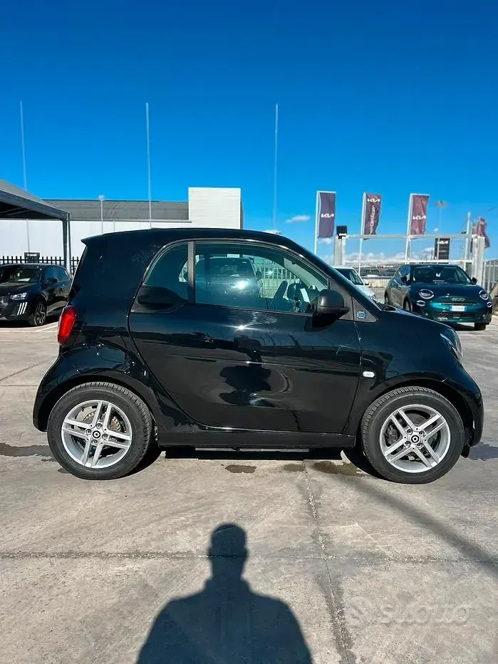 Usata Smart ForTwo Electric Drive Pure 41 kW (56 CV) 2020 Nero Berlina