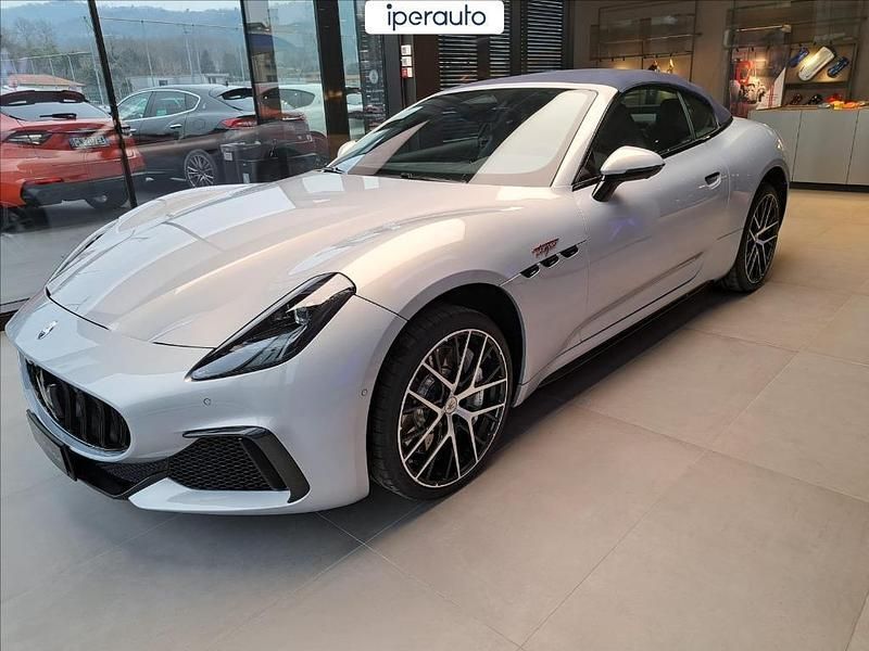 Nuova Maserati GranCabrio 549 CV (403 kW) 2025 Bianco perlato Cabrio