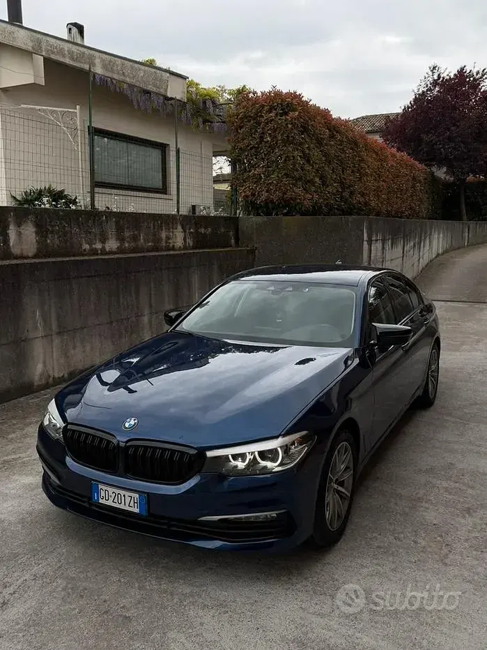 Usata BMW 520 Sport Line 184 CV (135 kW) 2019 Blu/azzurro Berlina