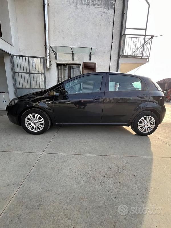 Usata Fiat Grande Punto 75 CV (55 kW) 2014 Nero Utilitaria