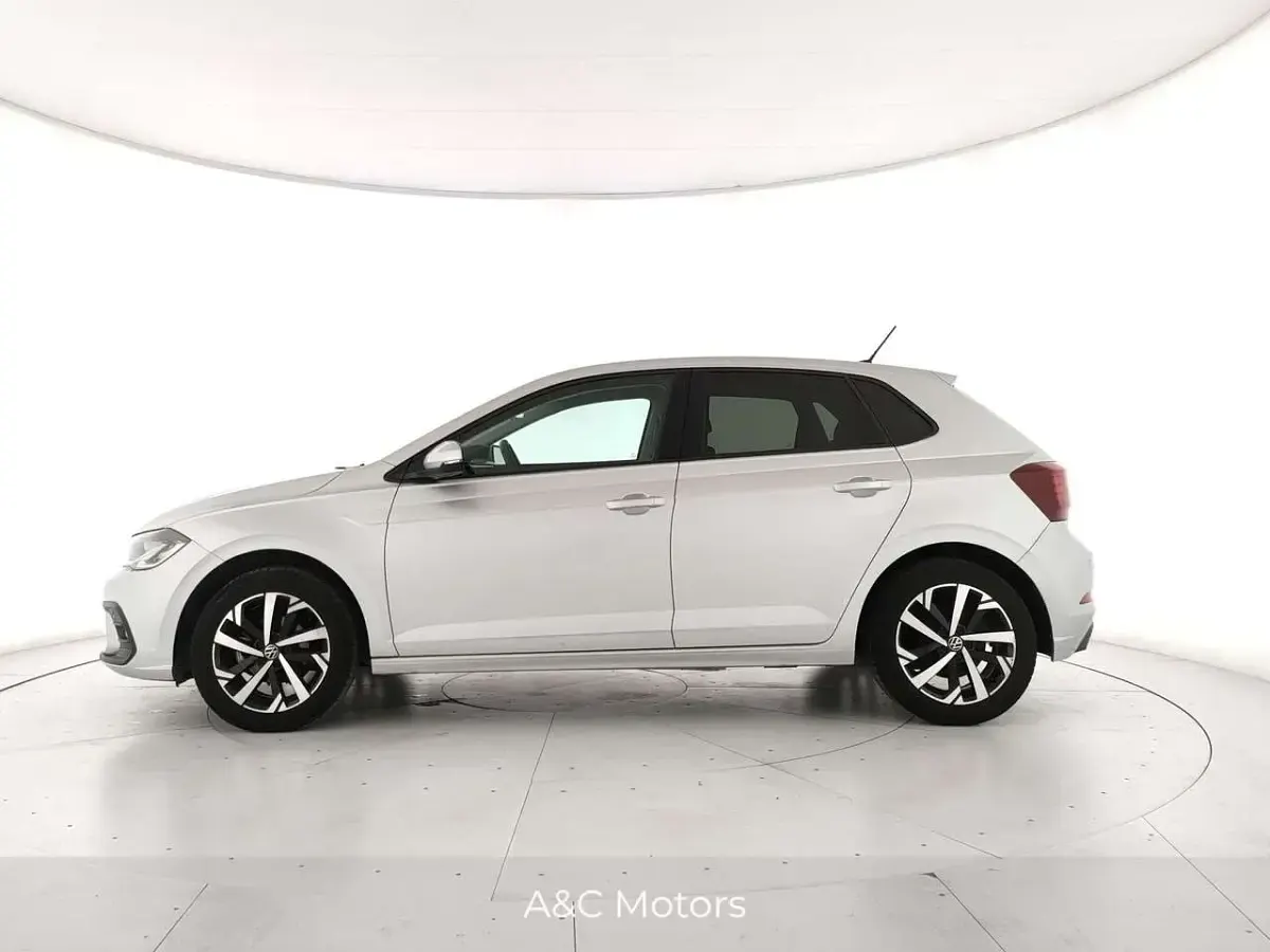 Usata VW Polo Life 95 CV (69 kW) 2023 Argento Utilitaria