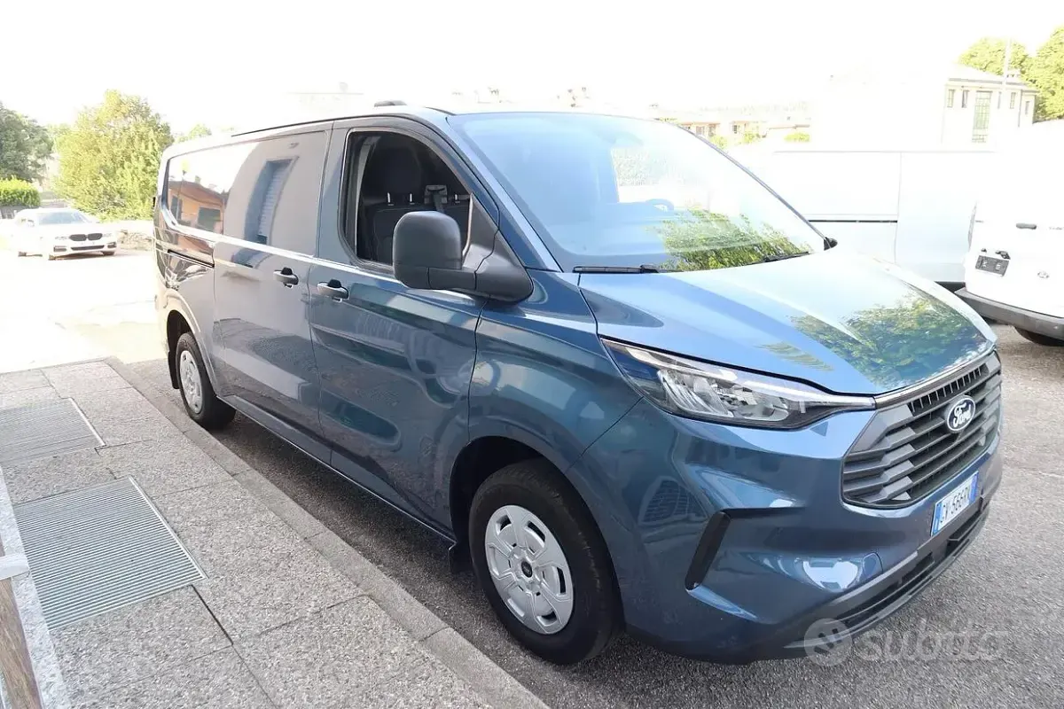Usata Ford Transit Custom 136 CV (100 kW) 2024 Bluazzurro Berlina