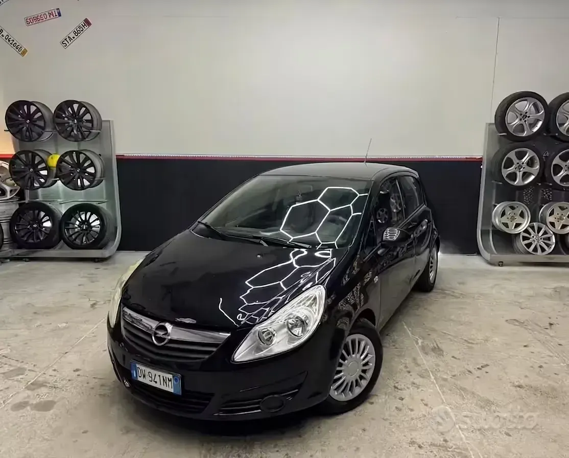 Usata Opel Corsa 75 CV (55 kW) 2010 Nero Utilitaria