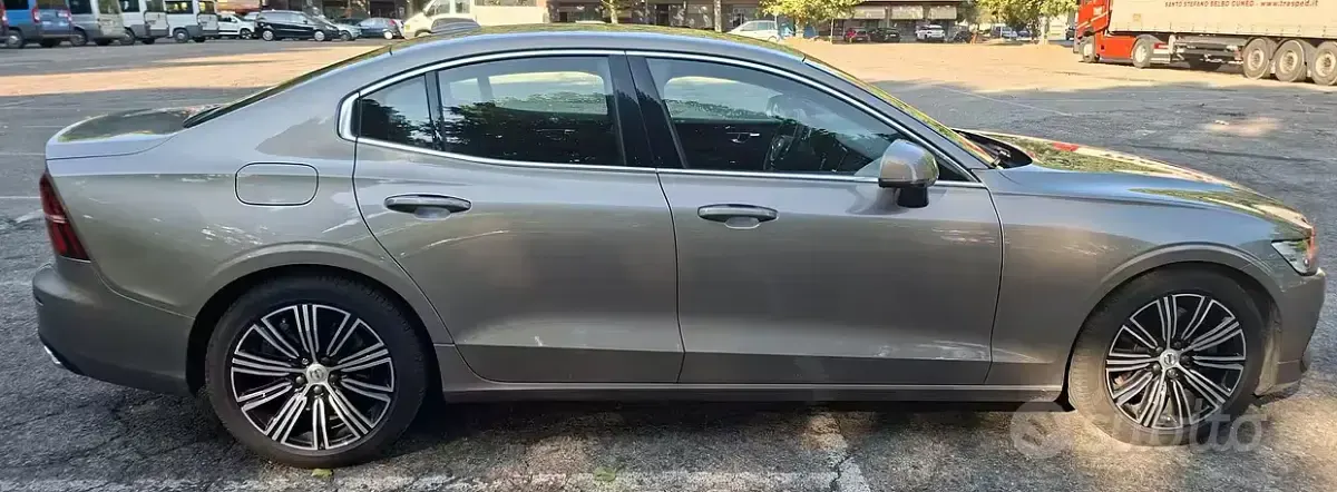 Usata Volvo S60 190 CV (139 kW) 2021 Grigio Berlina
