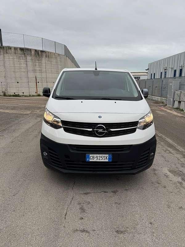 Usata Opel Vivaro-e Combi 122 CV (89 kW) 2020 Bianco Monovolume