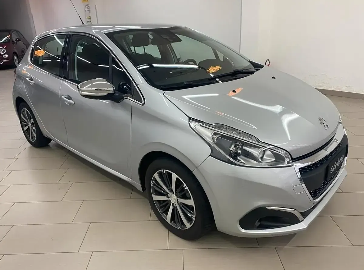 Usata Peugeot 208 Allure 100 CV (73 kW) 2017 Grigio Utilitaria