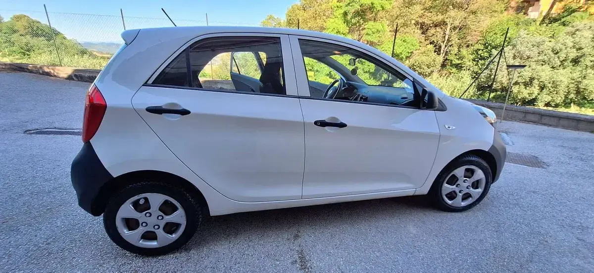 Usata Kia Picanto 69 CV (50 kW) 2011 Bianco Utilitaria