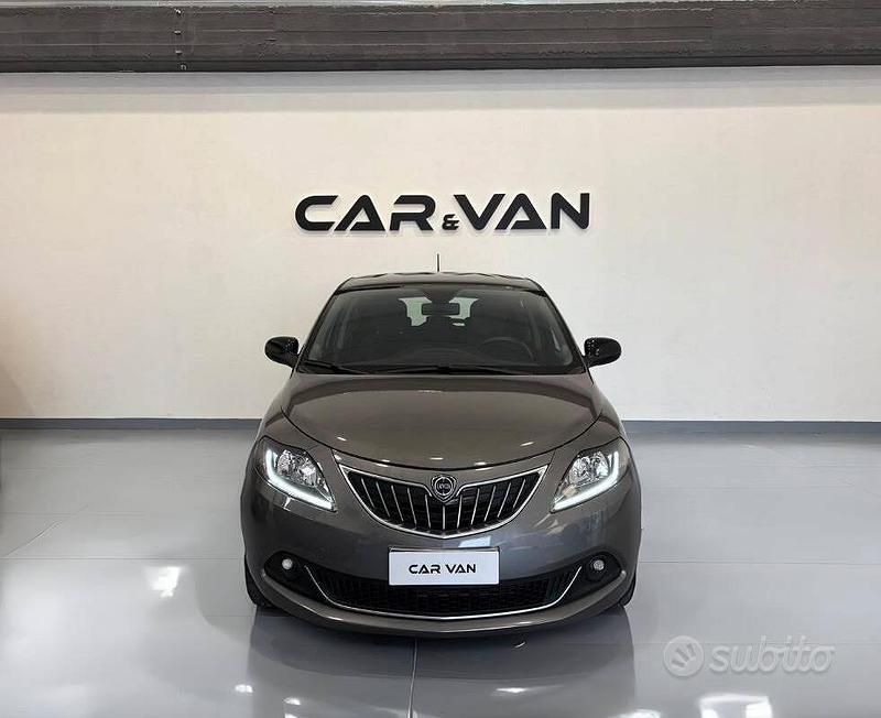 Grigio Usata 2023 Lancia Ypsilon Gold Due volumi | 13.490 € (Buon prezzo) - Immagine 1/4
