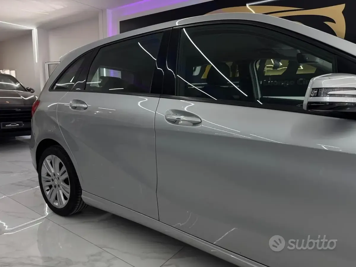 Usata Mercedes B180 Premium 109 CV (80 kW) 2013 Grigio Utilitaria