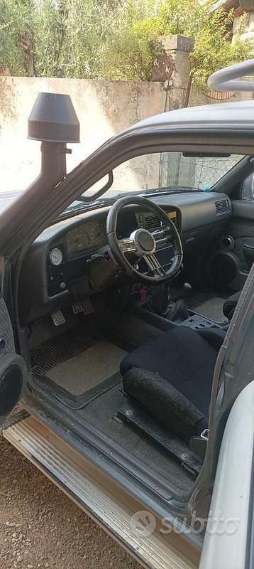 Grigio Usata 1991 Toyota HiLux Pick-up | 9500 € - Immagine 1/4